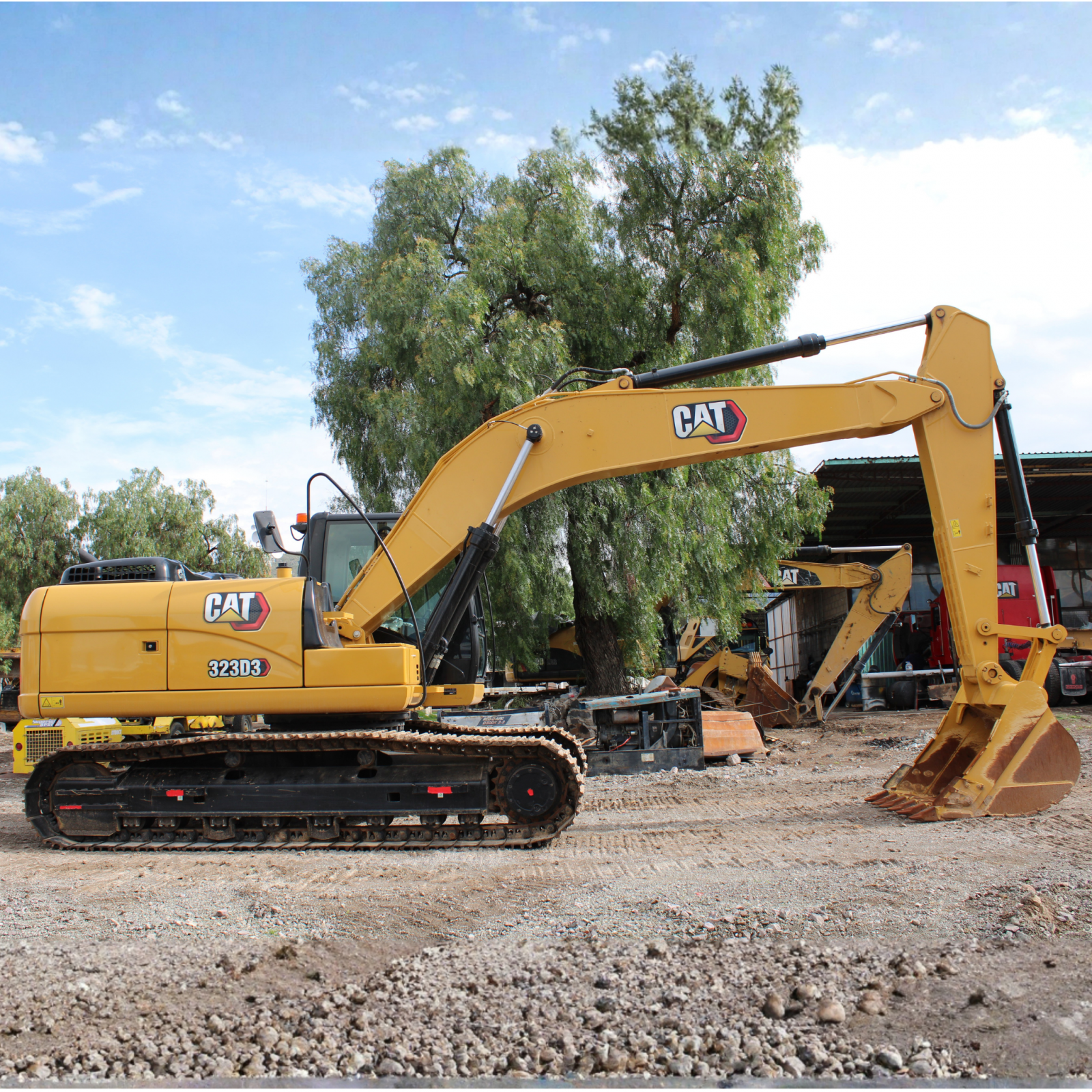 Excavadora Caterpillar CAT 323D3 sobre orugas disponible para venta y renta en Hidalgo