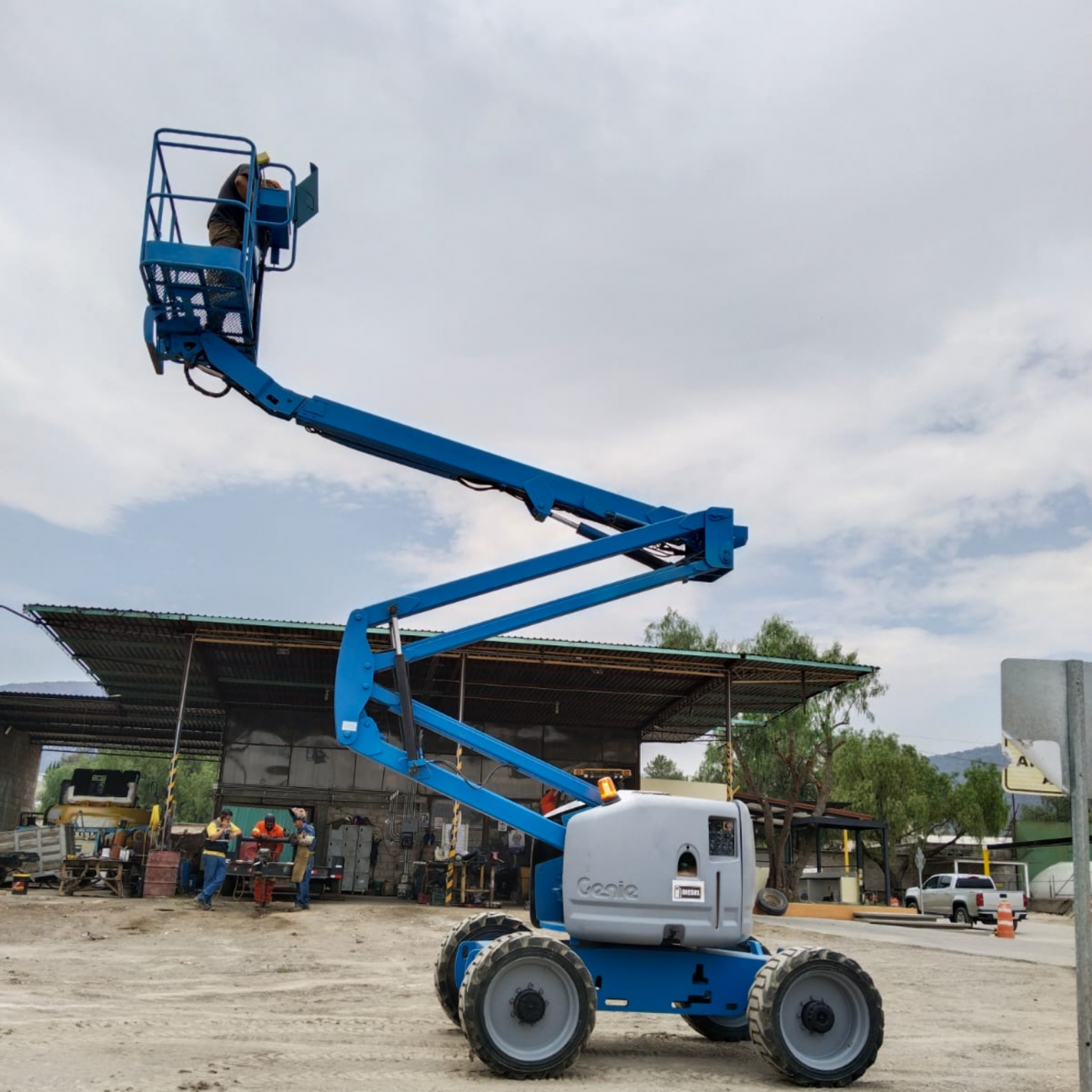 Plataforma elevadora articulada Genie Z45/25 año 2004 disponible para venta