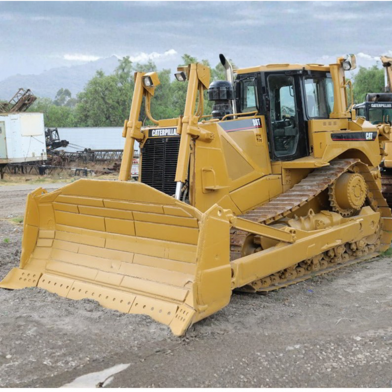 Tractor Caterpillar D8T año 2005 sobre orugas disponible para venta