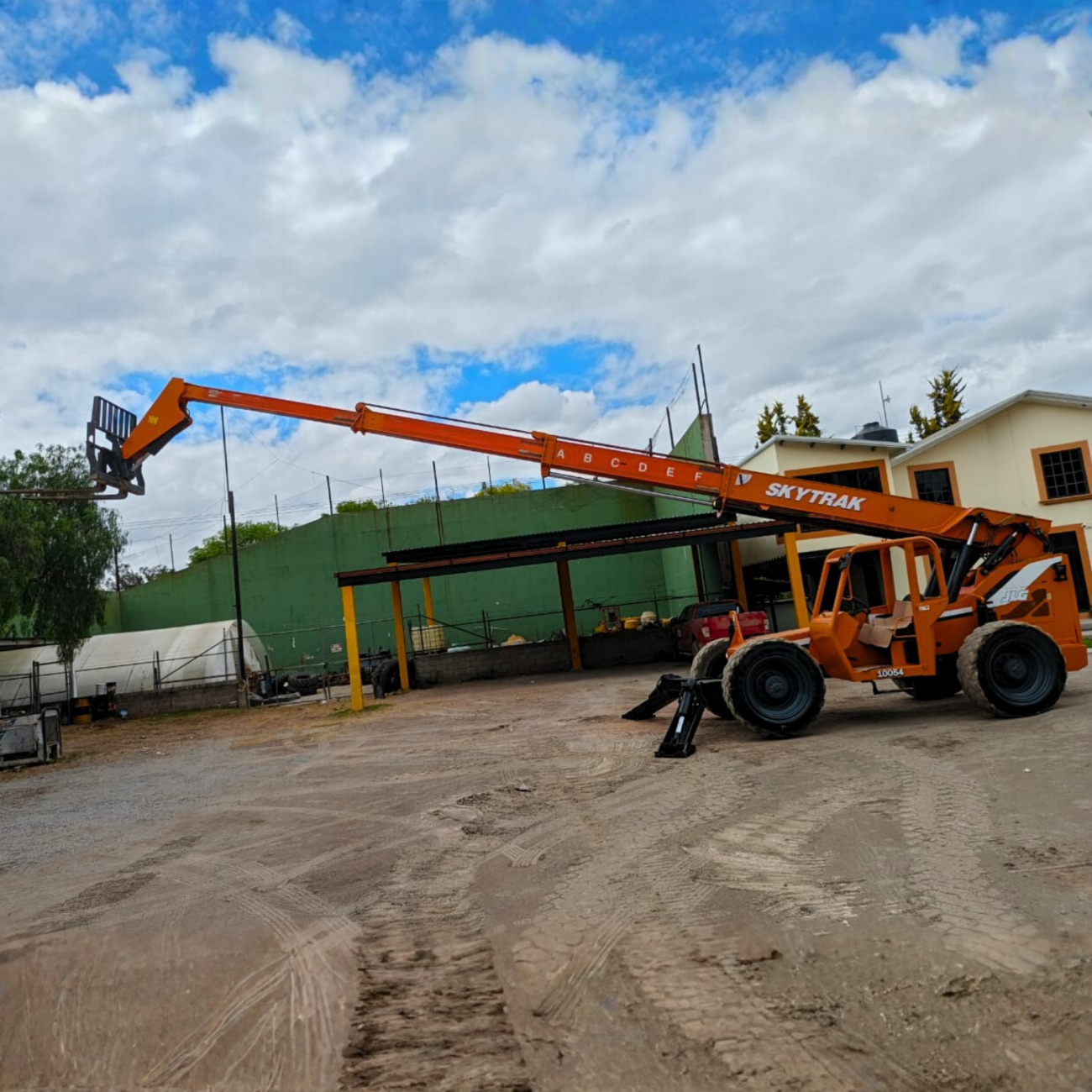Telehandler Skyjack SJ643 TH año 2022 disponible para venta y manejo de materiales en altura